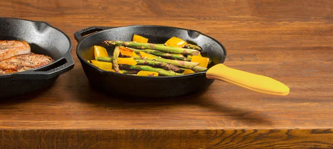 10.25 Inch Cast Iron Skillet \ L8SK3