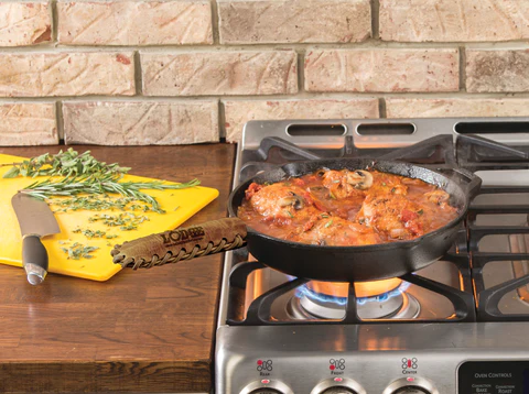 10.25 Inch Cast Iron Skillet \ L8SK3