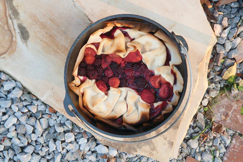 10 Inch, 4 Quart Camp Dutch Oven  \ L10CO3