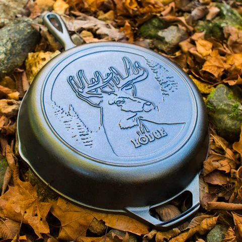 10.25 Inch Lodge Wildlife  Skillet with Deer\ L8SKWLDR
