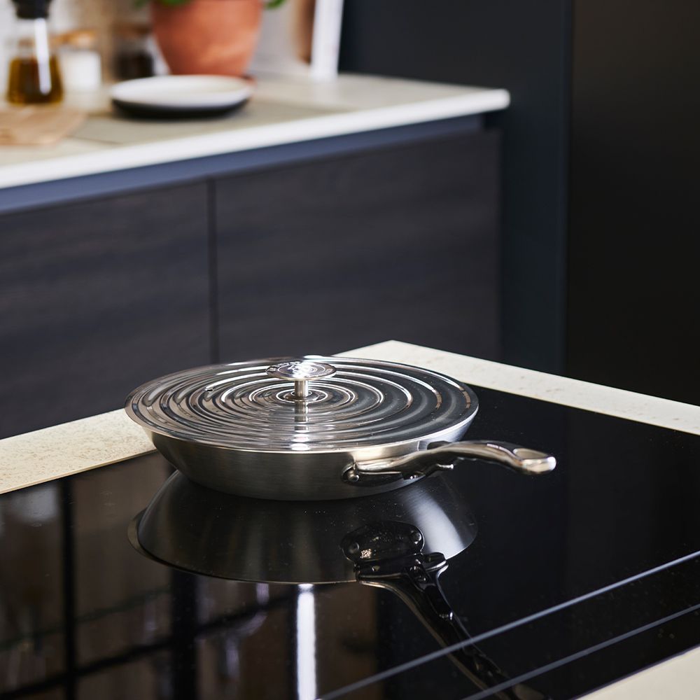 Universal stainless steel lid for pans 26-28 cm