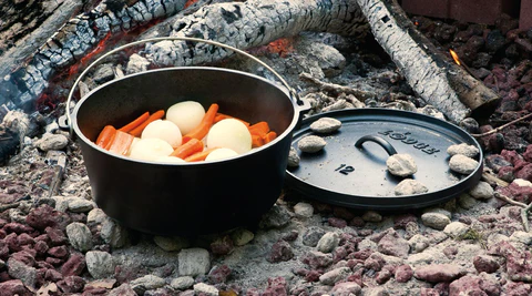 12 Inch / 8 Quart Deep Camp Dutch Oven \ L12DCO3