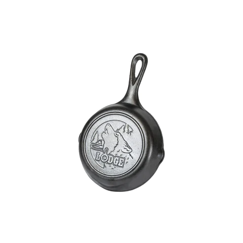6.5 Inch Cast Iron Skillet With Wolf Scene \ L3SKWLWF