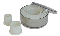 Box Of 9 Round Fluted plastic cutters \ 4307.00